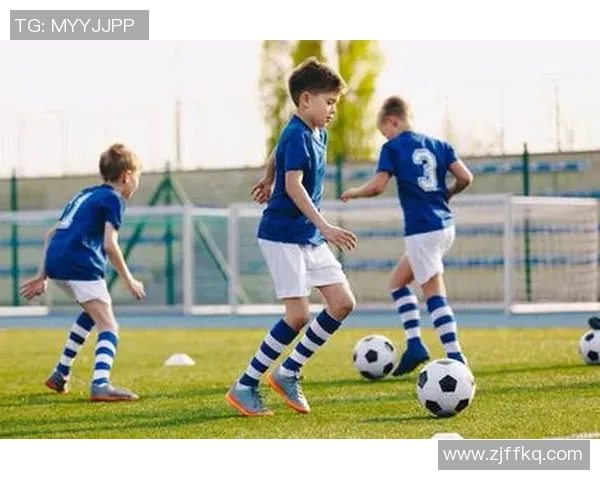 小小球场上的梦想追逐者儿童足球明星的励志成长故事